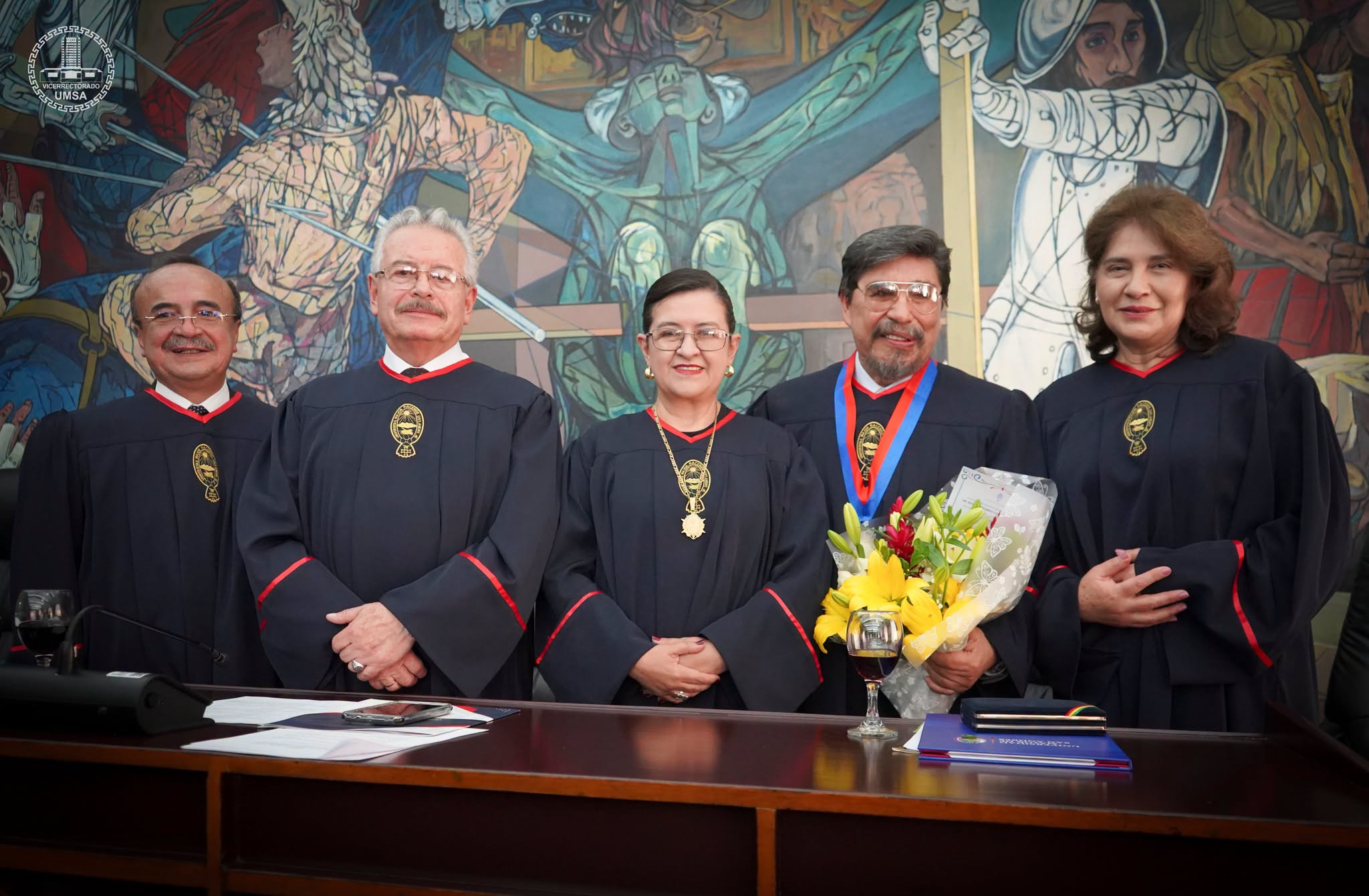 LA UMSA OTORGA EL TÍTULO DE DOCTOR HONORIS CAUSA AL DR. ROGER CARVAJAL SARAVIA